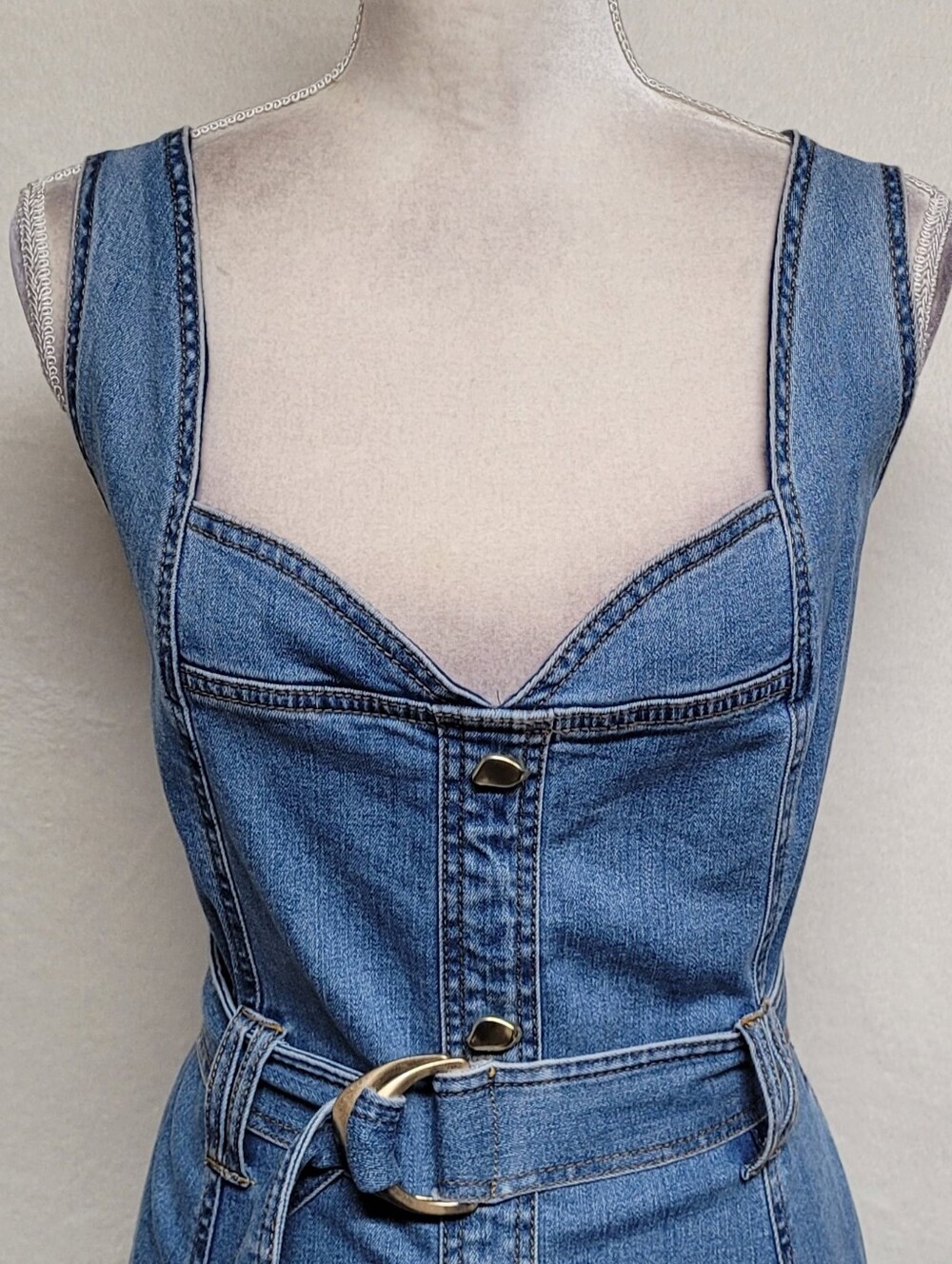 House of Harlow Stretchy Denim Belted Sweetheart Neck Fit & Flare Midi Dress 10 - Picture 3 of 13